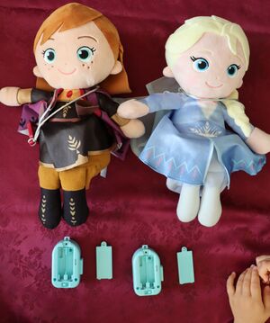 001.Disney Frozen2.Both Dolls.jpg